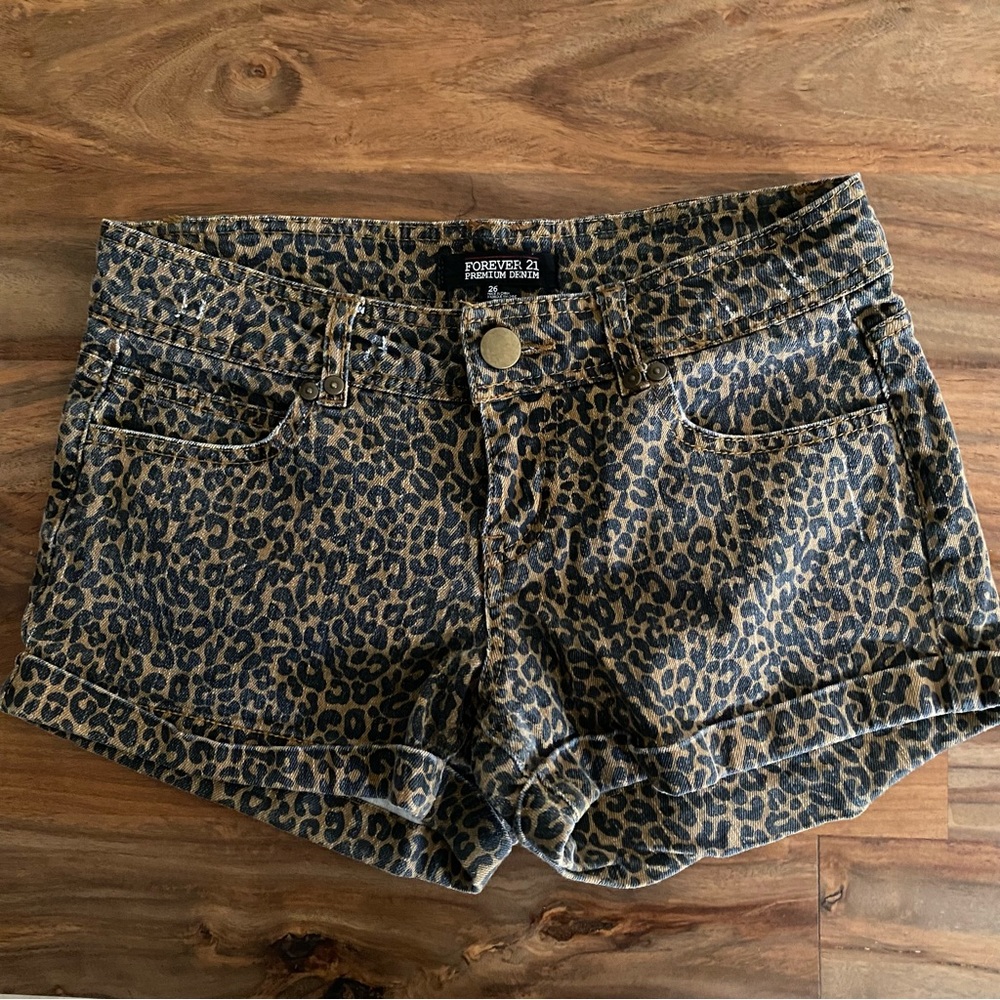 F21 Leopard Print Denim Shorts - Picture 4 of 4